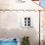 Miri, Heritage Superior With Swimming Pool Apartman Dubrovnik