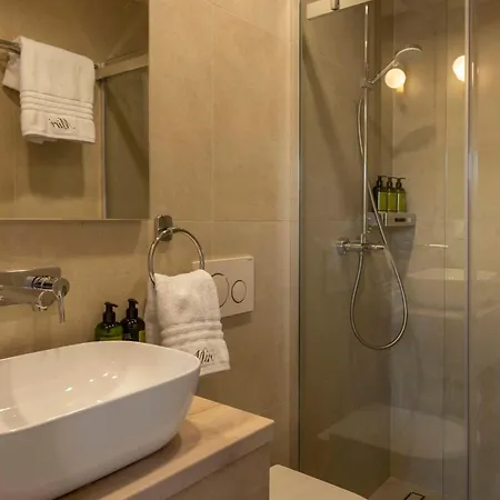 Miri, Heritage Superior With Swimming Pool Apartment