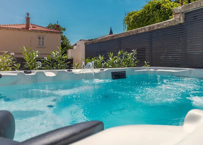 Miri, Heritage Superior With Swimming Pool شقة دوبروفينك