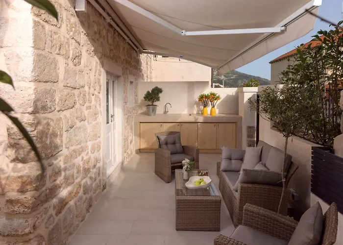 Miri, Heritage Superior With Swimming Pool Dubrovnik