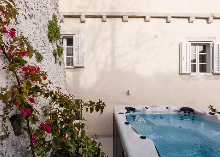 Miri, Heritage Superior With Swimming Pool *