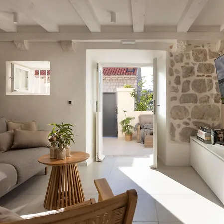 Апартаменты Miri, Heritage Superior With Swimming Pool