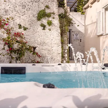 Miri, Heritage Superior With Swimming Pool