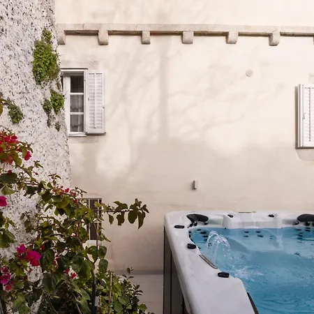 Miri, Heritage Superior With Swimming Pool *