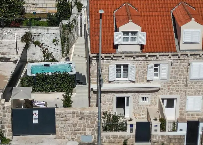 Appartamento Miri, Heritage Superior With Swimming Pool